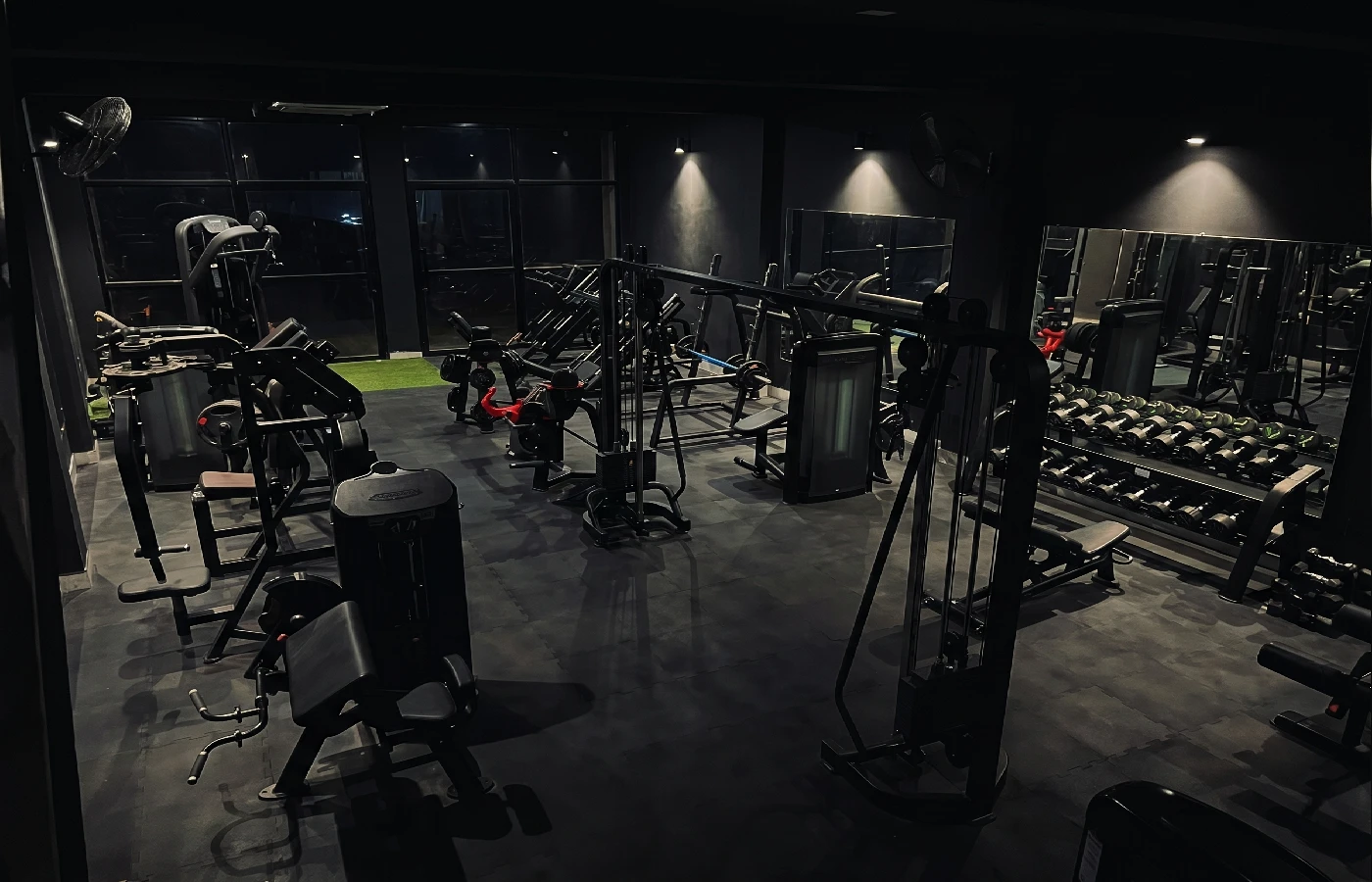 Zona de Musculación y Fuerza libre - Titanium Experience Gym Salta